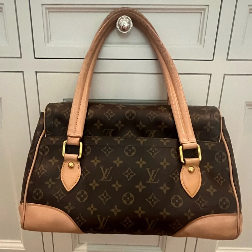Louis Vuitton Beverly Shoulder Bag - Picture 4 of 17